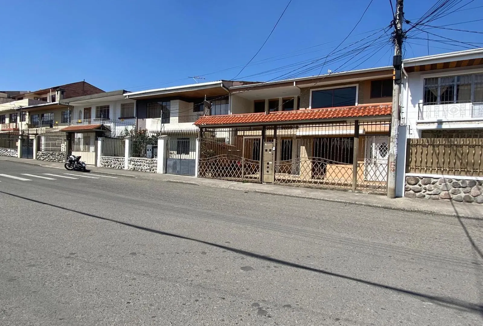 Апартаменты Amplio Departamento En El Centro Historico De Куэнка